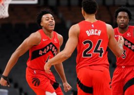 Scottie Barnes, Khem Birch und OG Anunoby freuen sich