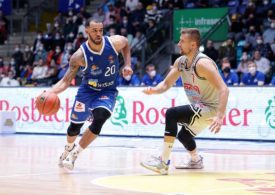 Rasheed Moore dribbelt sich gegen Giessen nach vorne