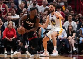 Jimmy Butler von den Miami Heat spielt gegen Klay Thompson von den Golden State Warriors