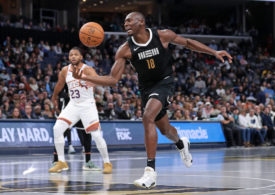 Bismack Biyombo von den Memphis Grizzlies im Sprint mit dem Ball