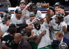 Die Boston Celtics bejubeln den Einzug in die NBA Finals