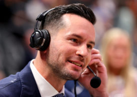 JJ Redick mit einem Headset