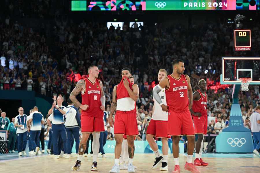 Das deutsche Team nach dem Halbfinal-Spiel Frankreich vs. Deutschland bei Olympia 2024