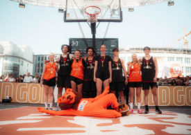 Das Damen- und das Herrenteam von LFDY Düsseldorf mit den Goldmedaillen bei der 3x3 German Championship