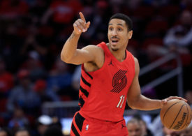 Malcolm Brogdon von den Portland Trail Blazers dribbelt mit dem Ball