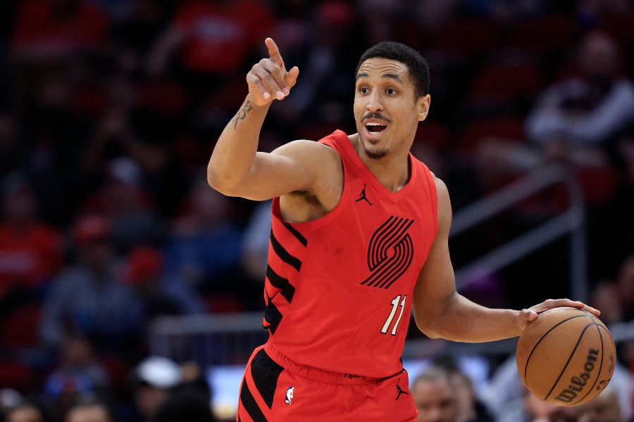 Malcolm Brogdon von den Portland Trail Blazers dribbelt mit dem Ball