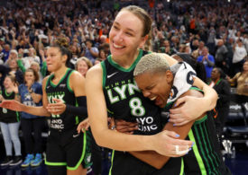 Alanna Smith und Courtney Williams von den Minnesota Lynx jubeln über den Finaleinzug