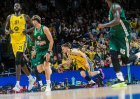 Mehrere Spieler von Panathinaikos Athen und ALBA Berlin in Aktion.