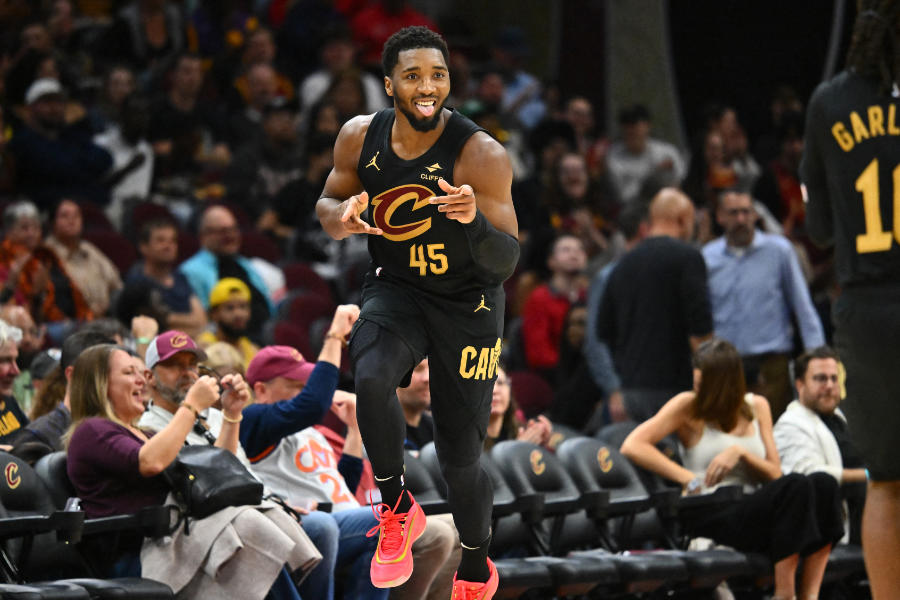 Donovan Mitchell von den Cleveland Cavaliers jubelt nach einem Korb