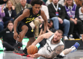 Harrison Ingram von den San Antonio Spurs im intensiven Zweikampf mit Collin Sexton von den Utah Jazz