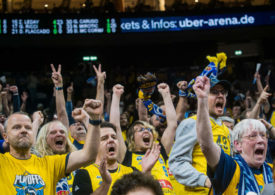 Fans von ALBA Berlin jubeln