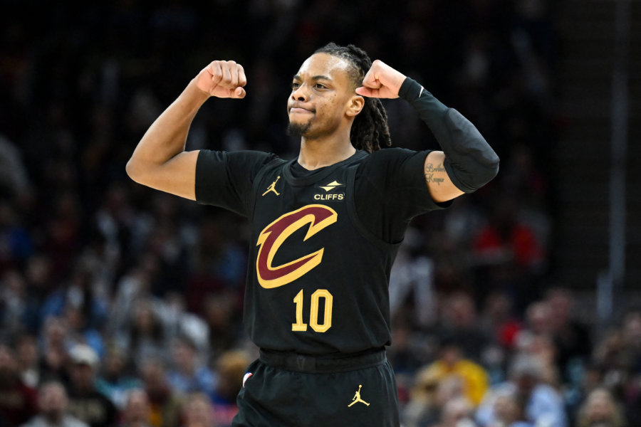 Darius Garland von den Cleveland Cavaliers macht eine Siegesgeste